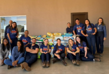 Equipe reunida durante a entrega das fraldas às instituições beneficiadas.